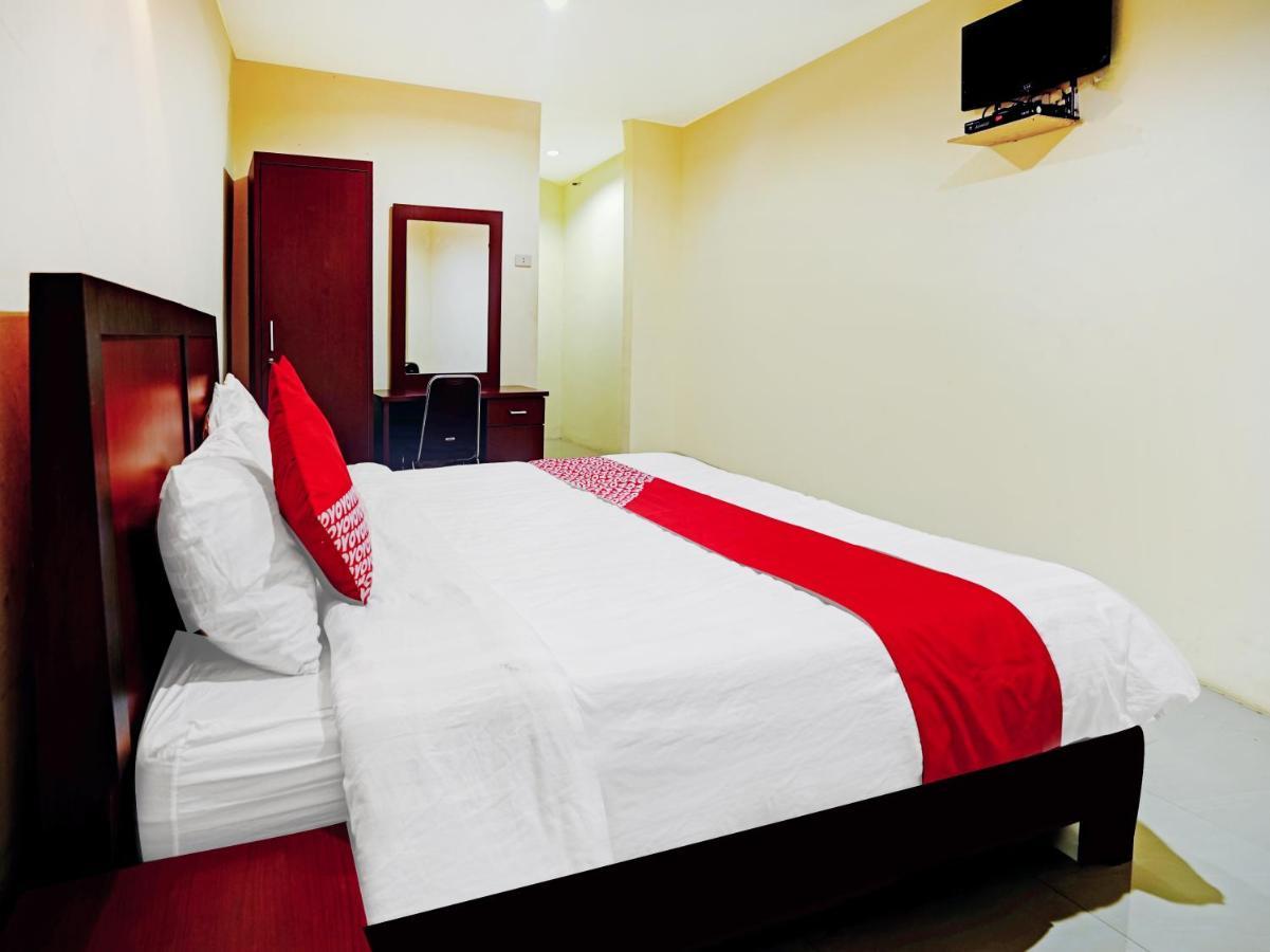 Oyo 90331 Hotel Toba Shanda Парапат Екстериор снимка