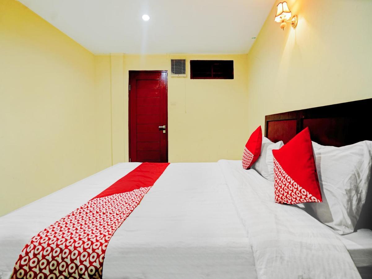 Oyo 90331 Hotel Toba Shanda Парапат Екстериор снимка