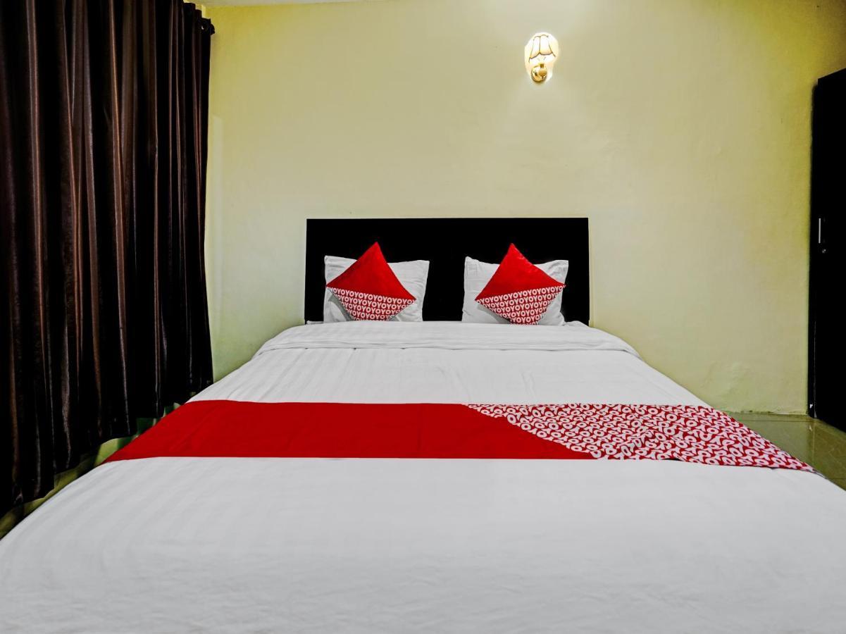 Oyo 90331 Hotel Toba Shanda Парапат Екстериор снимка