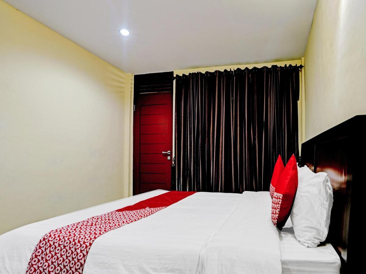 Oyo 90331 Hotel Toba Shanda Парапат Екстериор снимка