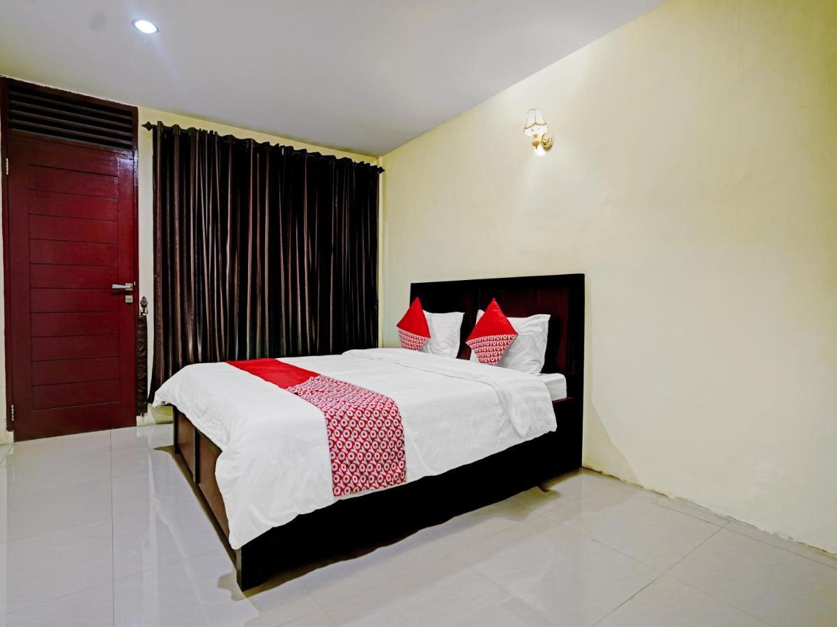 Oyo 90331 Hotel Toba Shanda Парапат Екстериор снимка